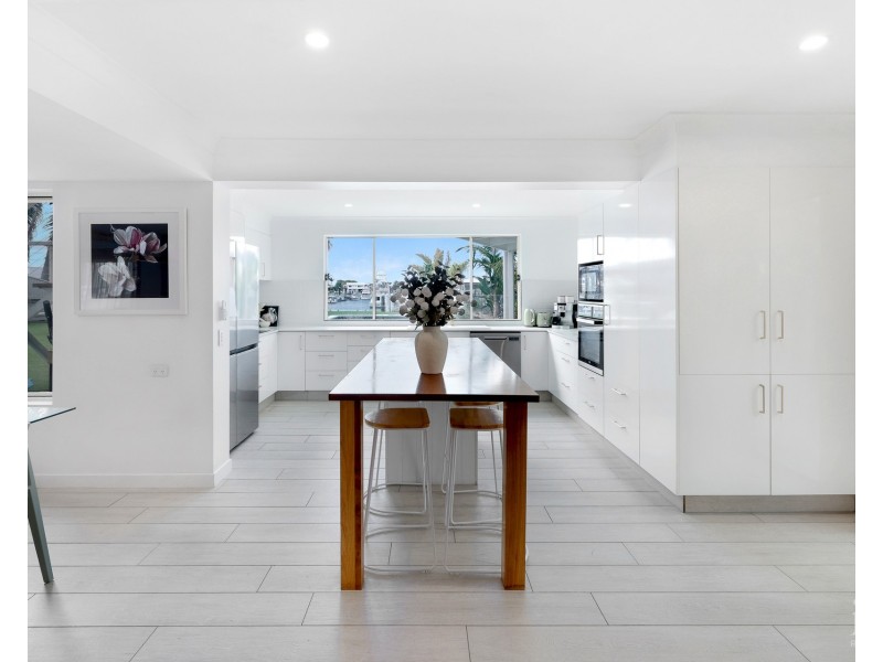 57 Abalone Avenue, Paradise Point QLD 4216