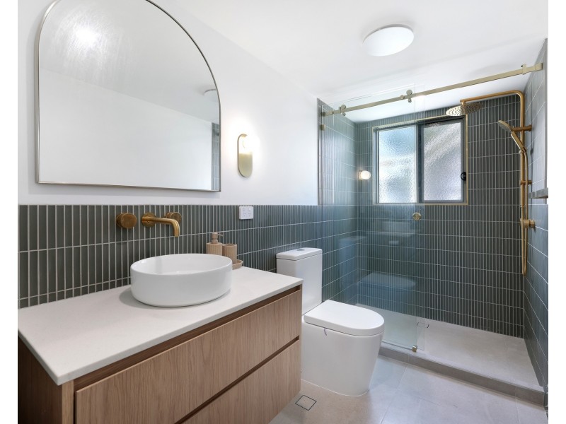 57 Abalone Avenue, Paradise Point QLD 4216