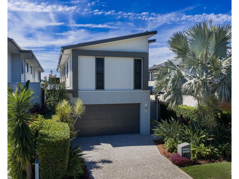 15 Waters Close, Hope Island QLD 4212