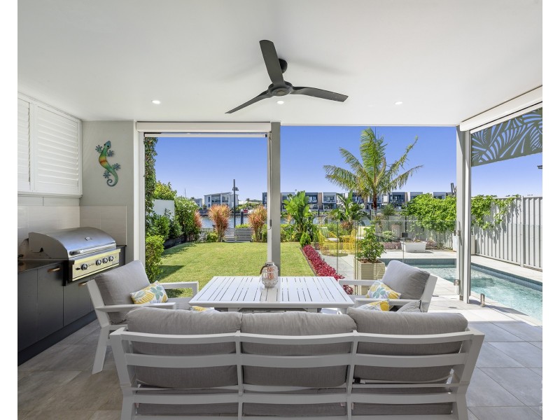 15 Waters Close, Hope Island QLD 4212