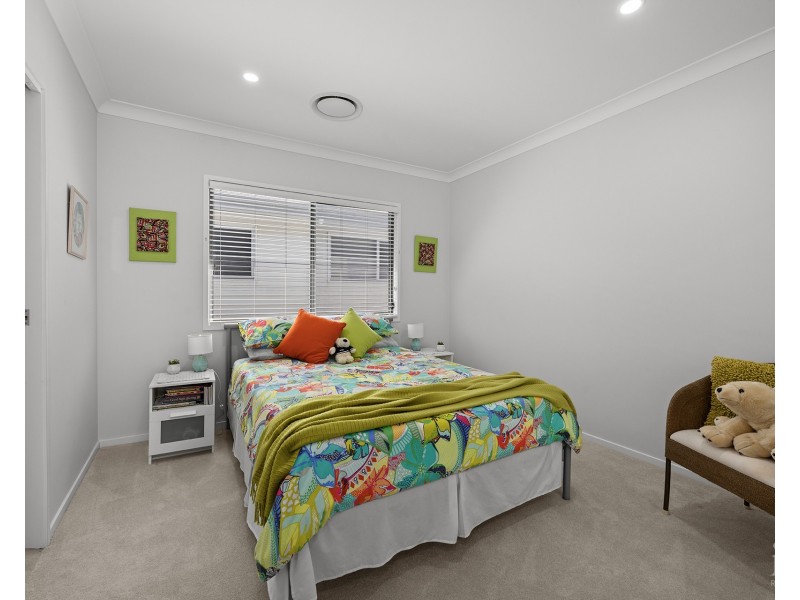 15 Waters Close, Hope Island QLD 4212