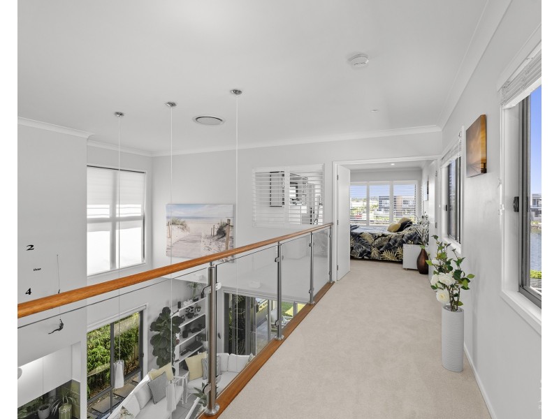 15 Waters Close, Hope Island QLD 4212