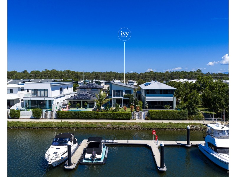 15 Waters Close, Hope Island QLD 4212