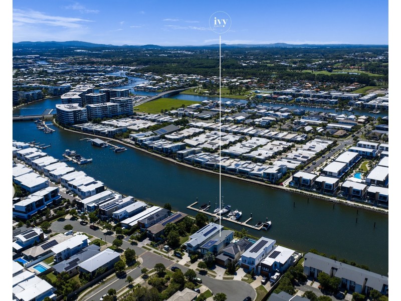 15 Waters Close, Hope Island QLD 4212