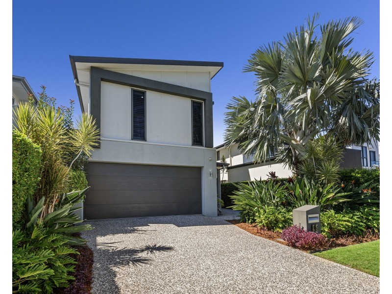 15 Waters Close, Hope Island QLD 4212