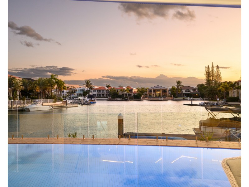 33 The Peninsula, Sovereign Islands QLD 4216