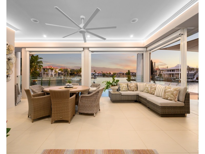 33 The Peninsula, Sovereign Islands QLD 4216