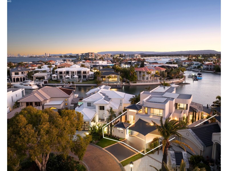 33 The Peninsula, Sovereign Islands QLD 4216