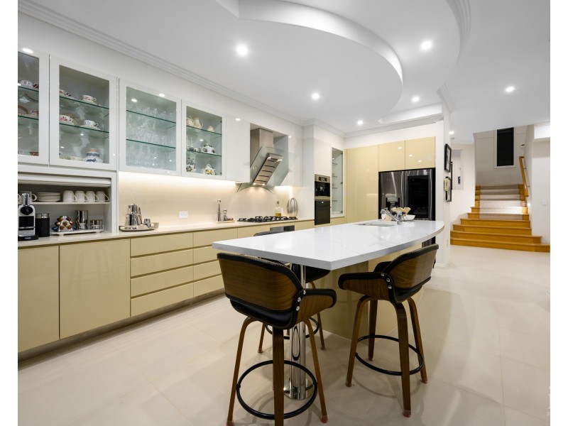 33 The Peninsula, Sovereign Islands QLD 4216