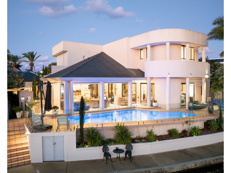 33 The Peninsula, Sovereign Islands QLD 4216