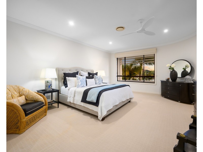 33 The Peninsula, Sovereign Islands QLD 4216