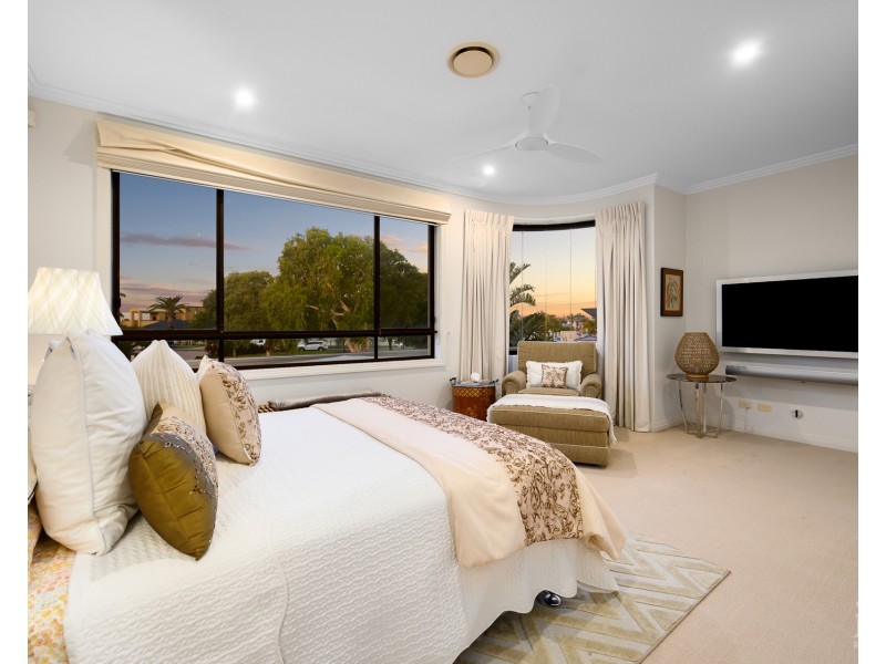 33 The Peninsula, Sovereign Islands QLD 4216