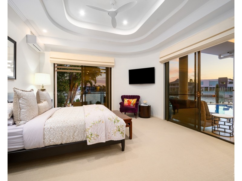 33 The Peninsula, Sovereign Islands QLD 4216