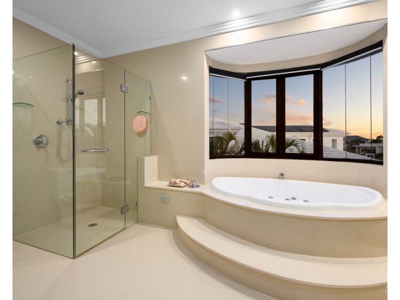 33 The Peninsula, Sovereign Islands QLD 4216