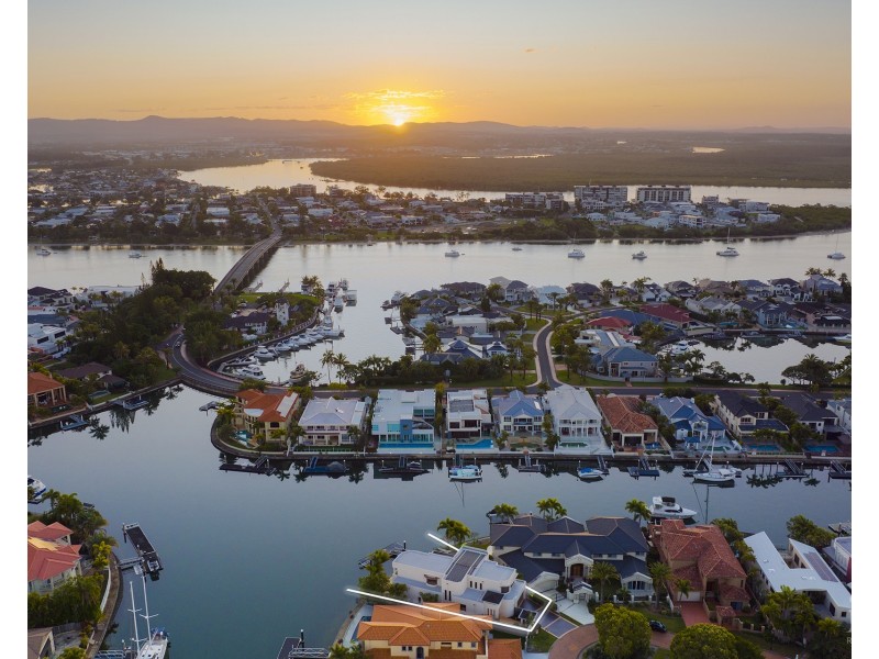 33 The Peninsula, Sovereign Islands QLD 4216