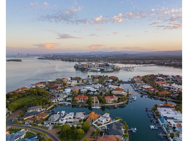 33 The Peninsula, Sovereign Islands QLD 4216
