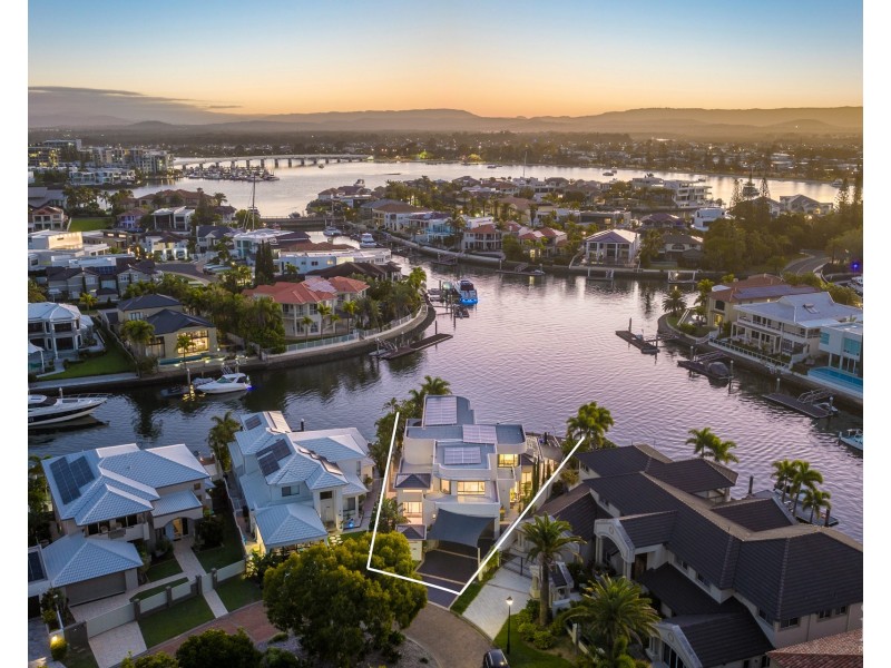 33 The Peninsula, Sovereign Islands QLD 4216