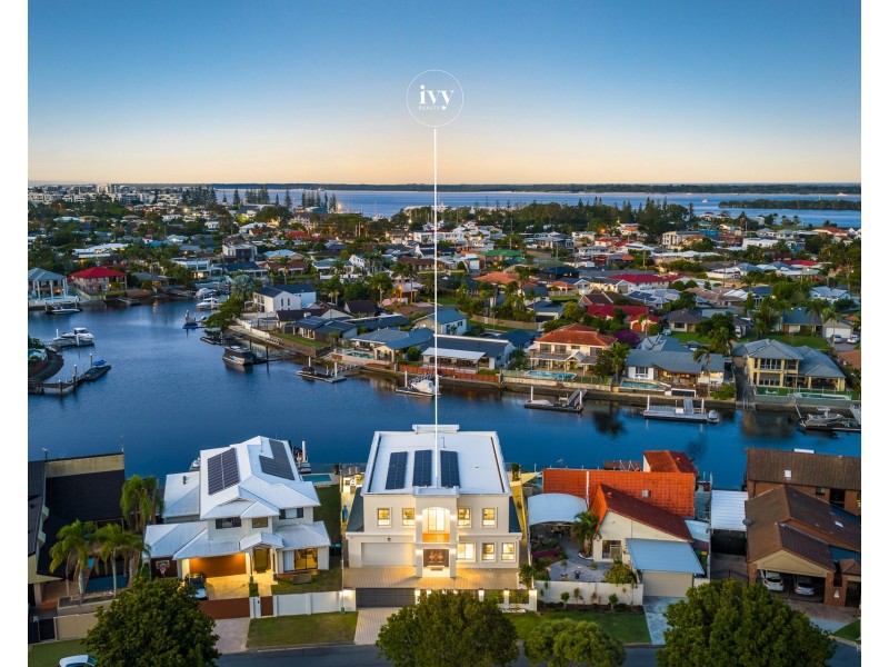 22 Erave Avenue, Runaway Bay QLD 4216