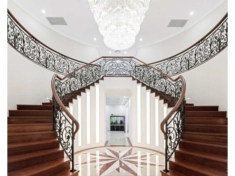 22 Erave Avenue, Runaway Bay QLD 4216