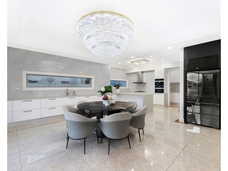 22 Erave Avenue, Runaway Bay QLD 4216