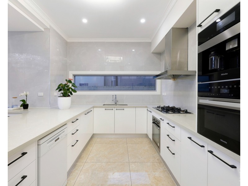 22 Erave Avenue, Runaway Bay QLD 4216