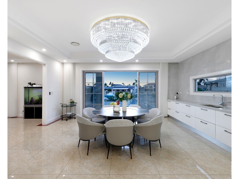 22 Erave Avenue, Runaway Bay QLD 4216