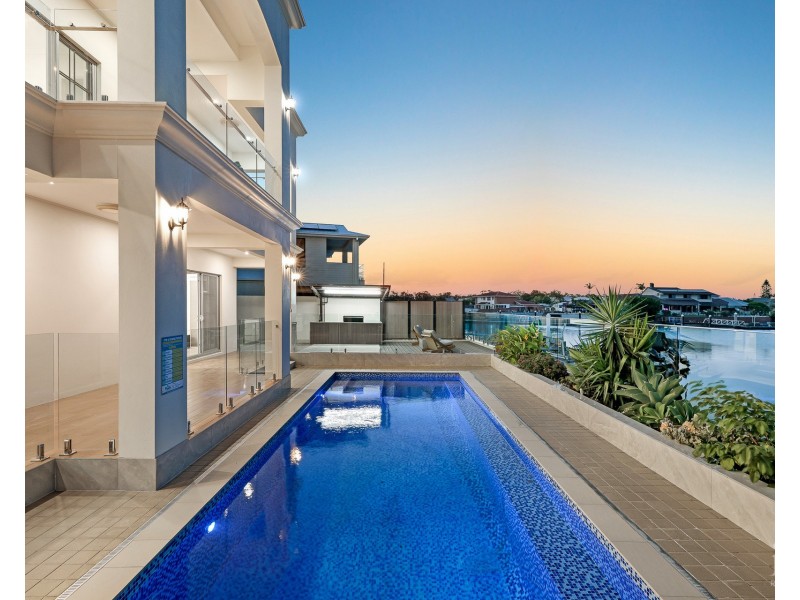 22 Erave Avenue, Runaway Bay QLD 4216