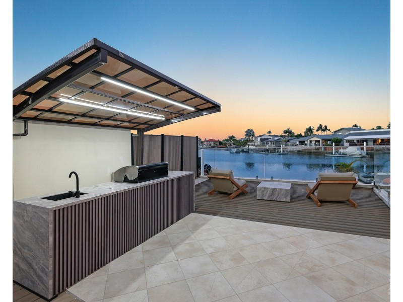 22 Erave Avenue, Runaway Bay QLD 4216