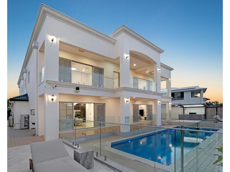 22 Erave Avenue, Runaway Bay QLD 4216