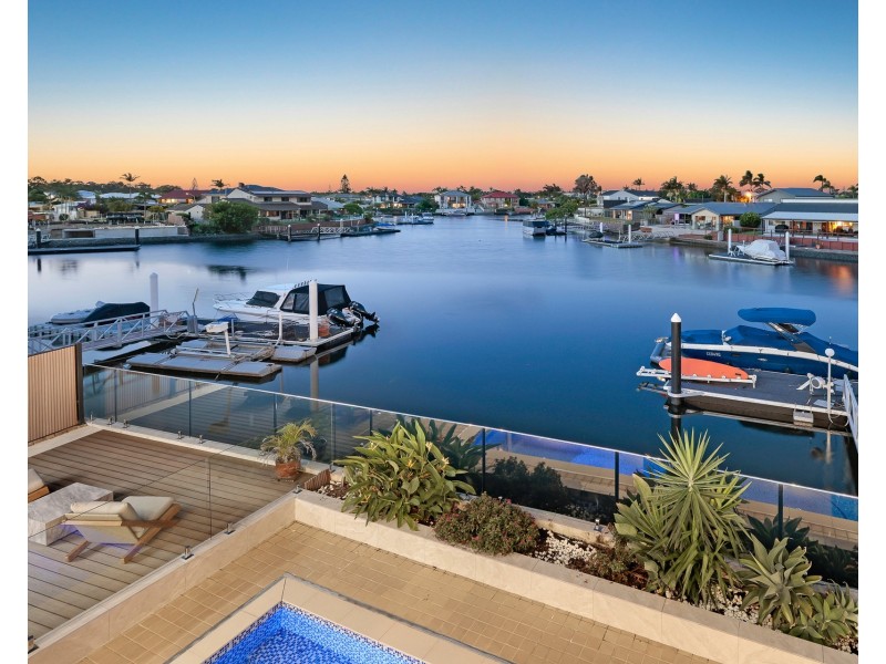 22 Erave Avenue, Runaway Bay QLD 4216