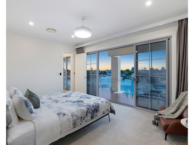 22 Erave Avenue, Runaway Bay QLD 4216