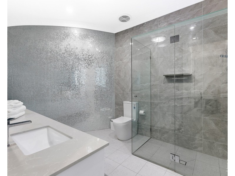 22 Erave Avenue, Runaway Bay QLD 4216