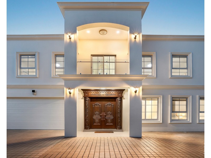 22 Erave Avenue, Runaway Bay QLD 4216