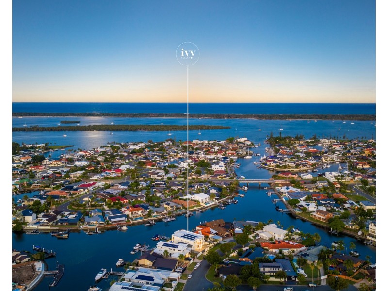 22 Erave Avenue, Runaway Bay QLD 4216