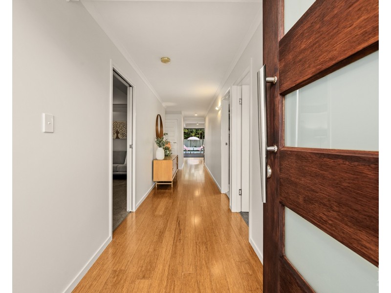 26 Scoter Avenue, Paradise Point QLD 4216