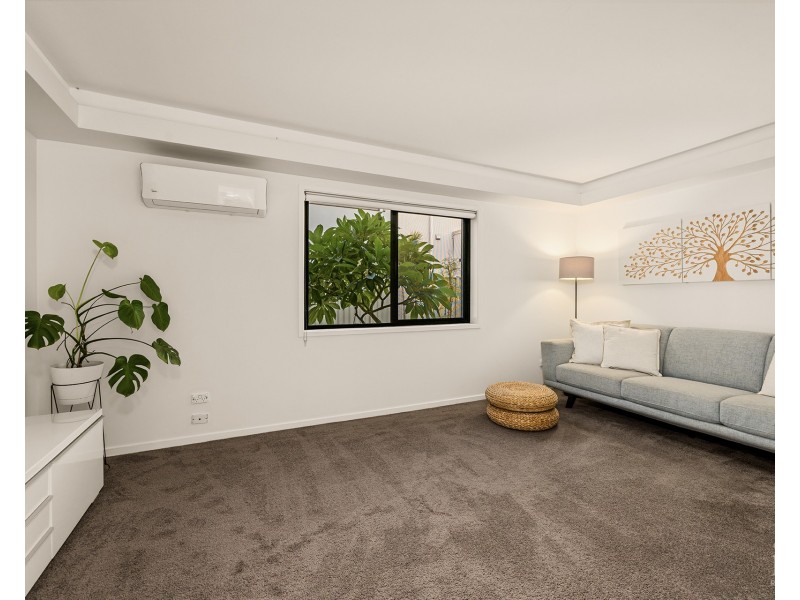 26 Scoter Avenue, Paradise Point QLD 4216