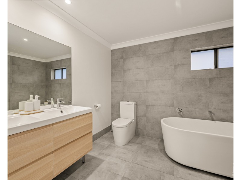 26 Scoter Avenue, Paradise Point QLD 4216