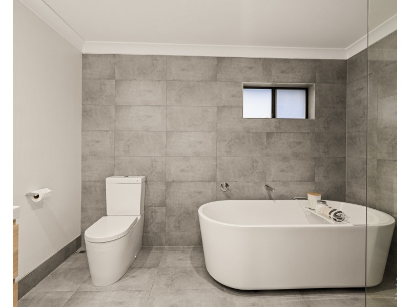 26 Scoter Avenue, Paradise Point QLD 4216