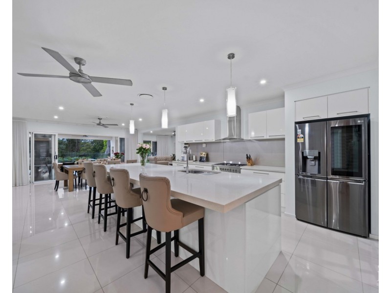 33 The Peninsula, Helensvale QLD 4212