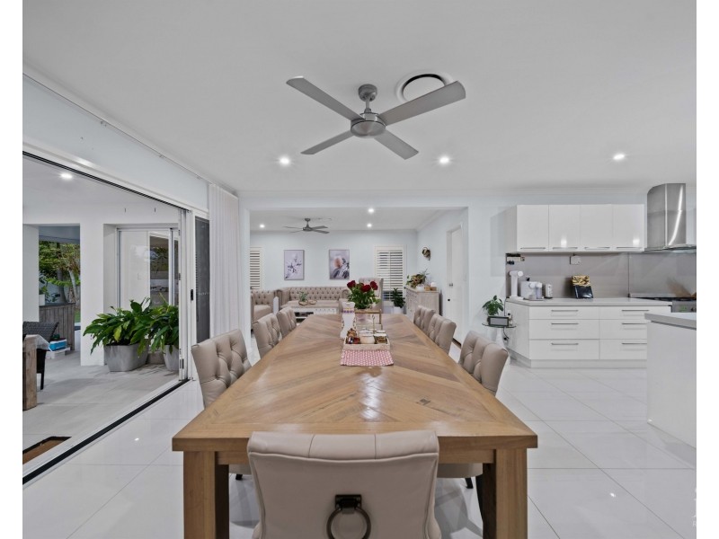 33 The Peninsula, Helensvale QLD 4212