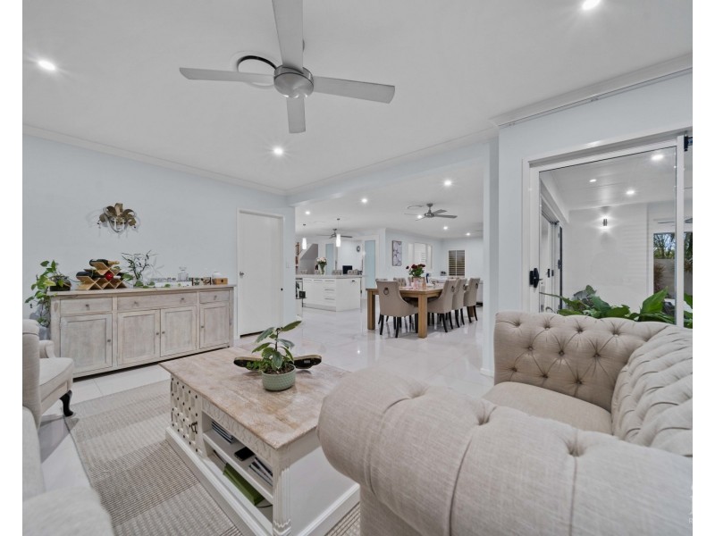 33 The Peninsula, Helensvale QLD 4212