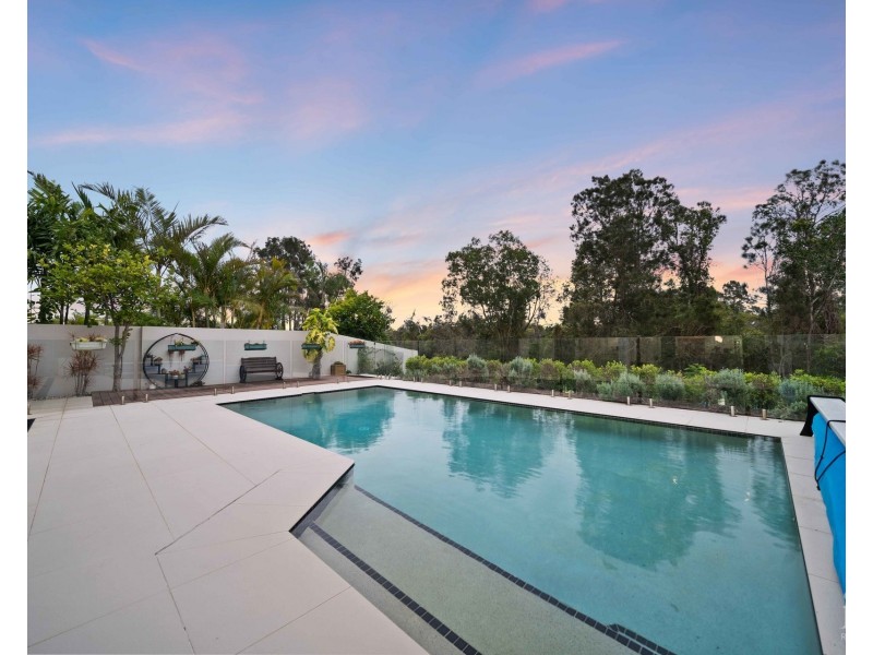 33 The Peninsula, Helensvale QLD 4212