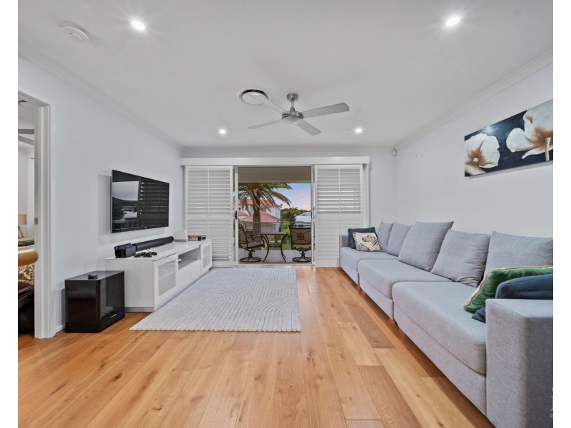 33 The Peninsula, Helensvale QLD 4212