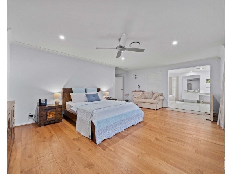 33 The Peninsula, Helensvale QLD 4212