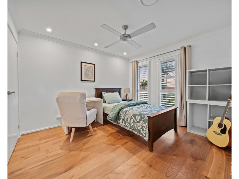 33 The Peninsula, Helensvale QLD 4212