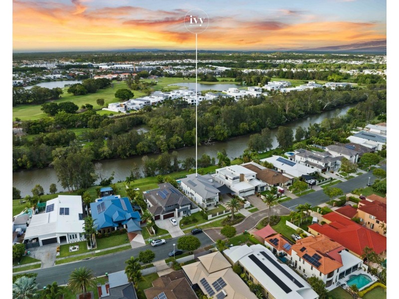 33 The Peninsula, Helensvale QLD 4212