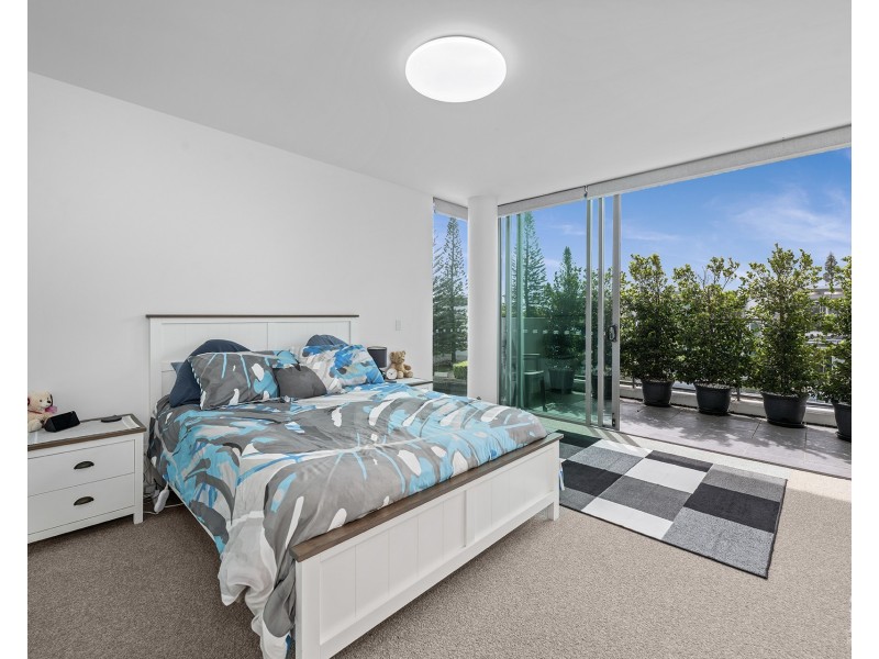 4101/2  Ephraim Island, Paradise Point QLD 4216
