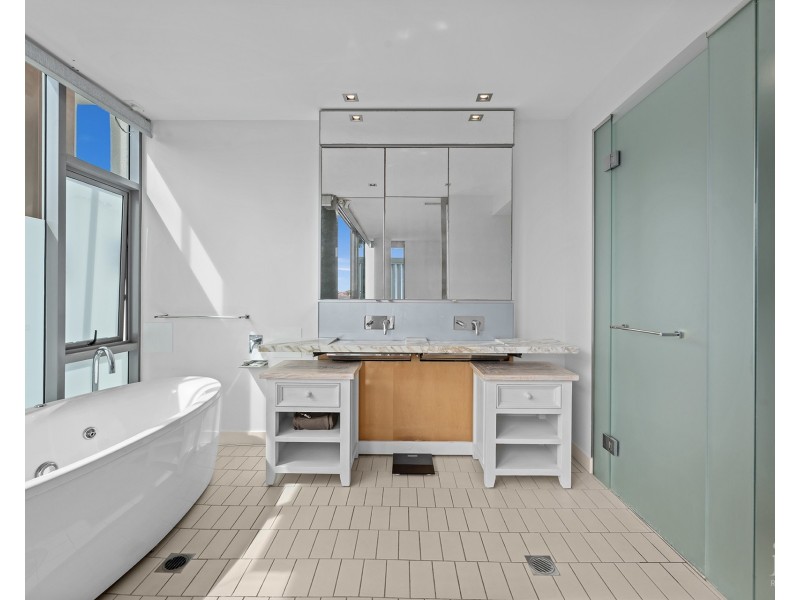 4101/2  Ephraim Island, Paradise Point QLD 4216