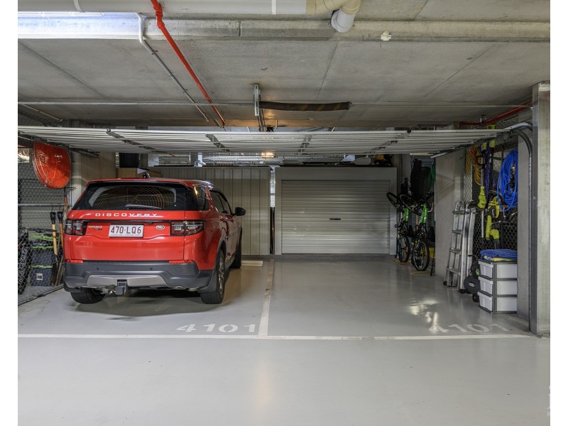 4101/2  Ephraim Island, Paradise Point QLD 4216