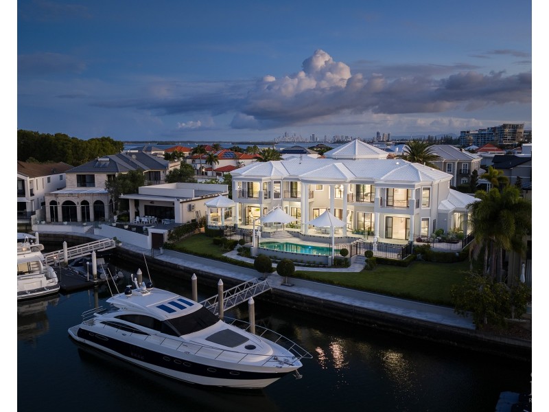 5-7 Queen Guineveres Place, Sovereign Islands QLD 4216